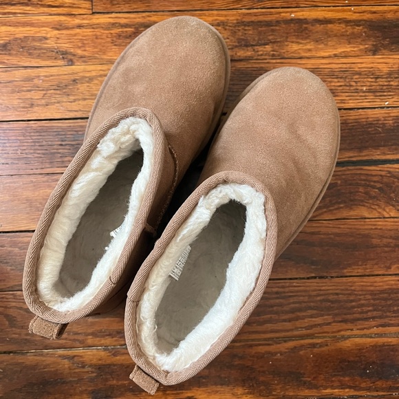 UGG classic ultra mini platform boots 💛 - Picture 2 of 5